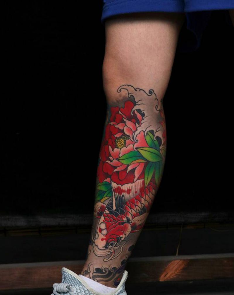 锦鲤纹身图片_腿部新传统纹身图案