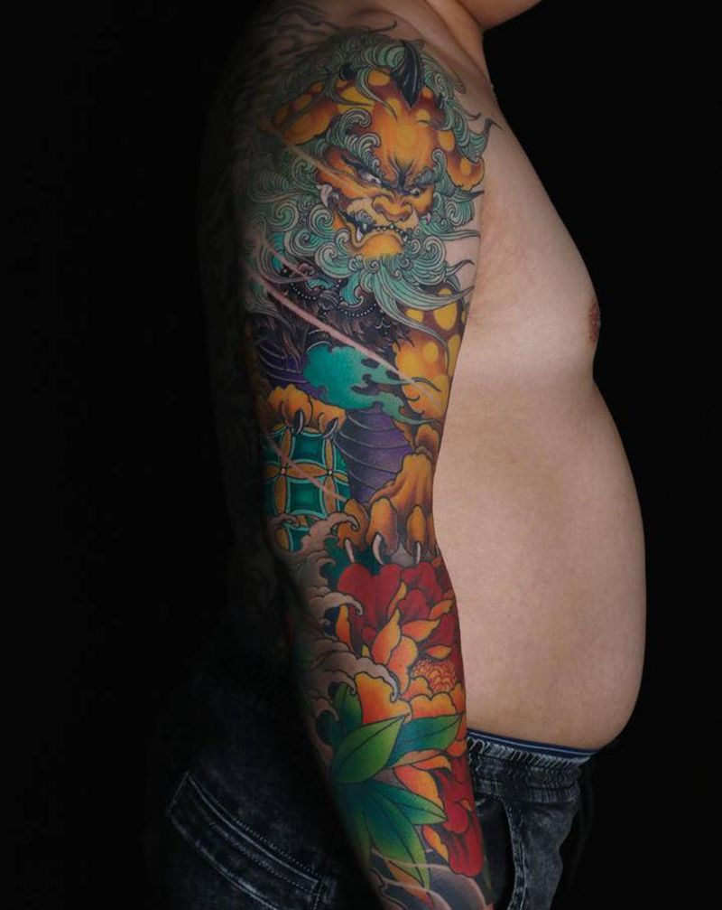 重彩唐狮纹身图片_手臂新传统纹身图案