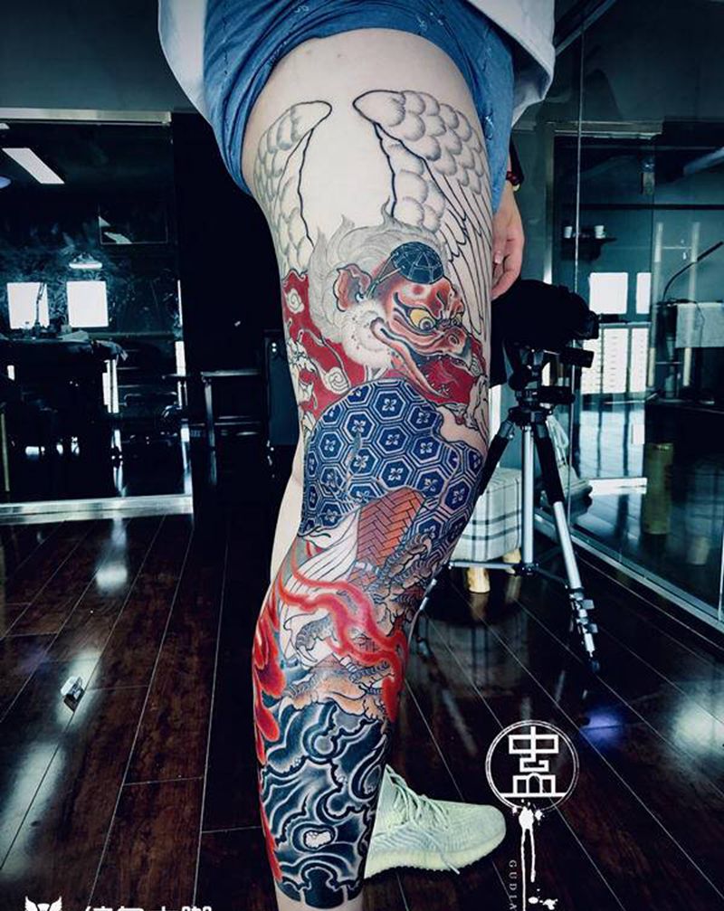 鸦天狗纹身图片_腿部新传统鸦天狗天狗纹身图案