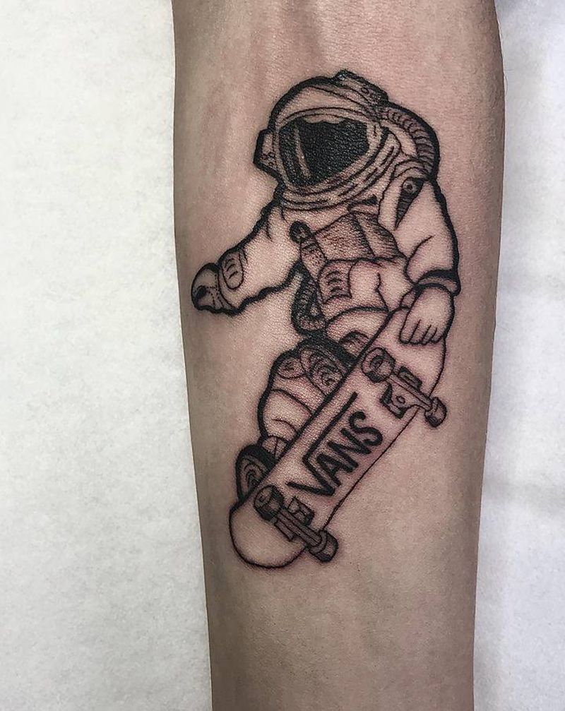 滑板太空人纹身图片_手臂New SchoolOld School纹身图案