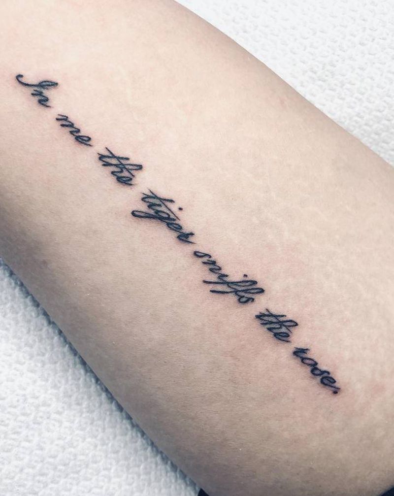 心有猛虎，细嗅蔷薇。纹身图片_手臂点刺纹身图案