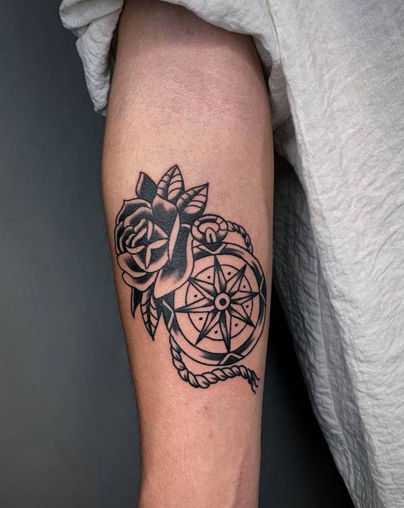 指南针+花✨纹身图片_手臂Old School纹身图案