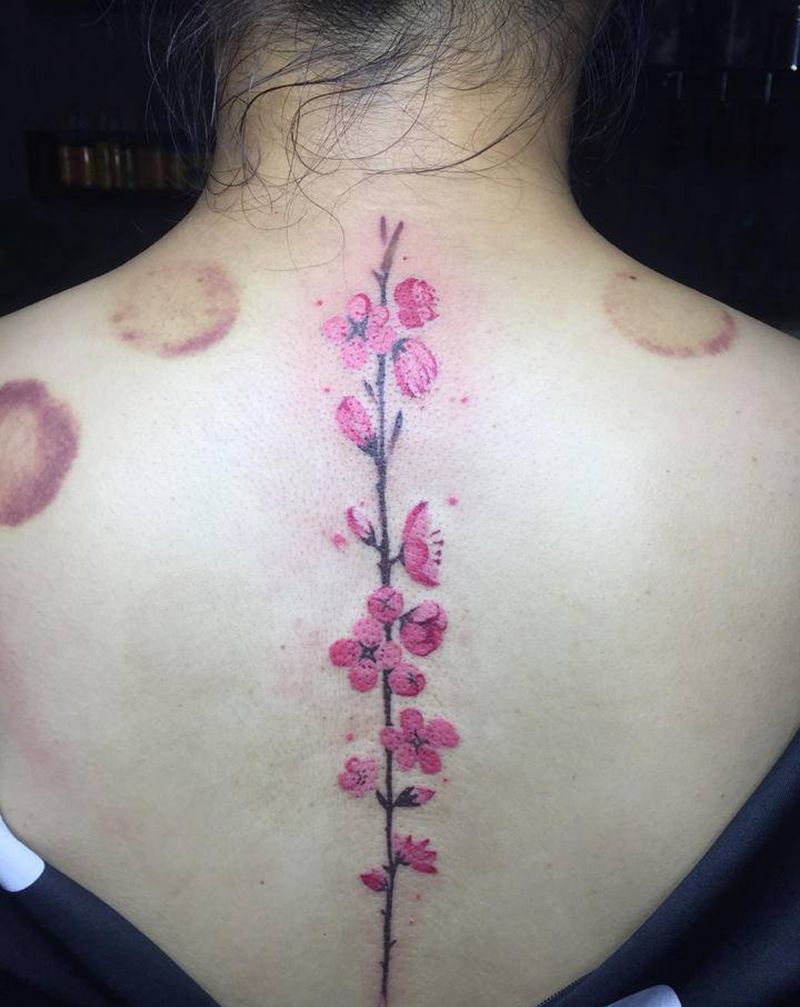 花纹身图片_背部水彩纹身图案