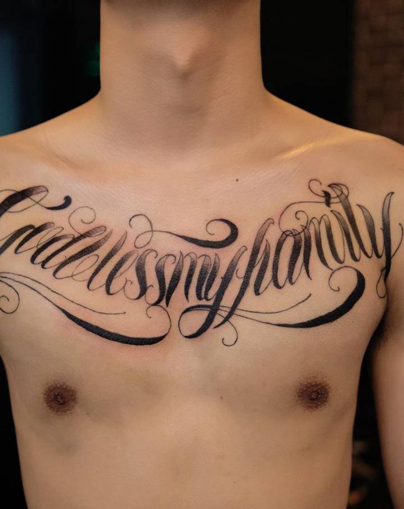 其卡诺花胸纹身图片_胸部花体字纹身图案