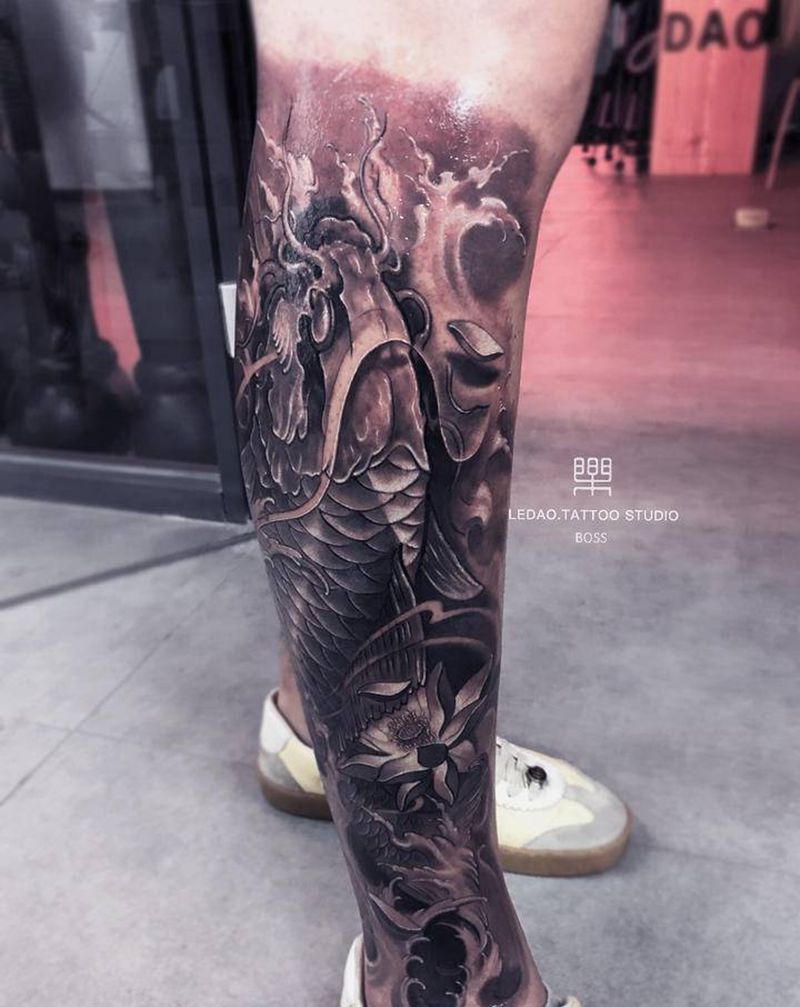 鲤鱼纹身图片_腿部脚部欧美写实新传统鲤鱼小腿花腿纹身图案