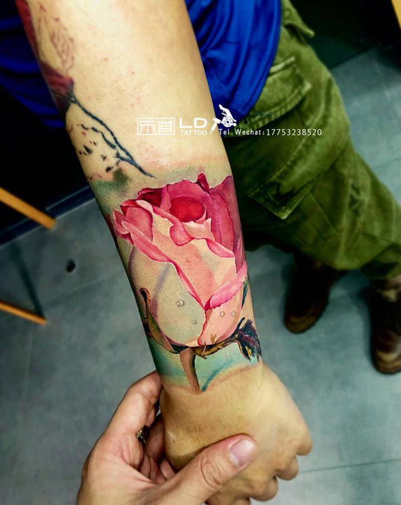 乐道叠彩作品纹身图片_手臂欧美写实水彩花欧美花纹身图案