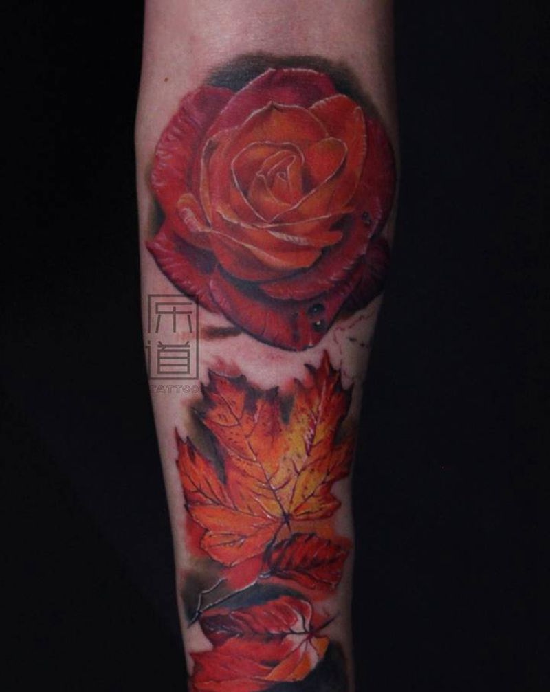 叠彩恢复后纹身图片_手臂欧美写实水彩花纹身图案