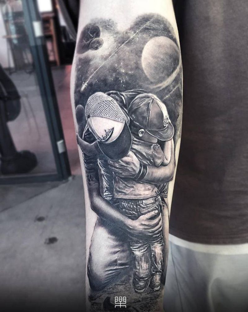 父爱如山恢复后效果纹身图片_手臂手部欧美写实人物纹身图案