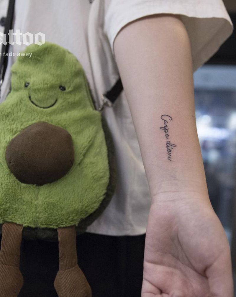 情侣小字母纹身图片_手臂小清新纹身图案