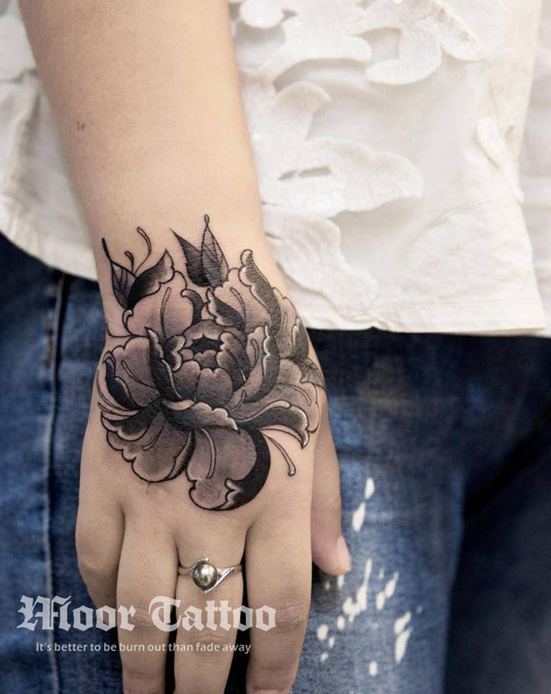 暗黑牡丹纹身图片_手部脚部Old SchoolNew School纹身图案