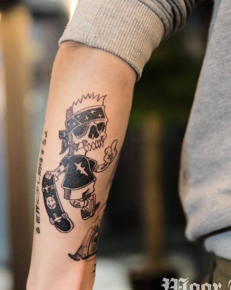 滑板少年纹身图片_手臂Old School纹身图案