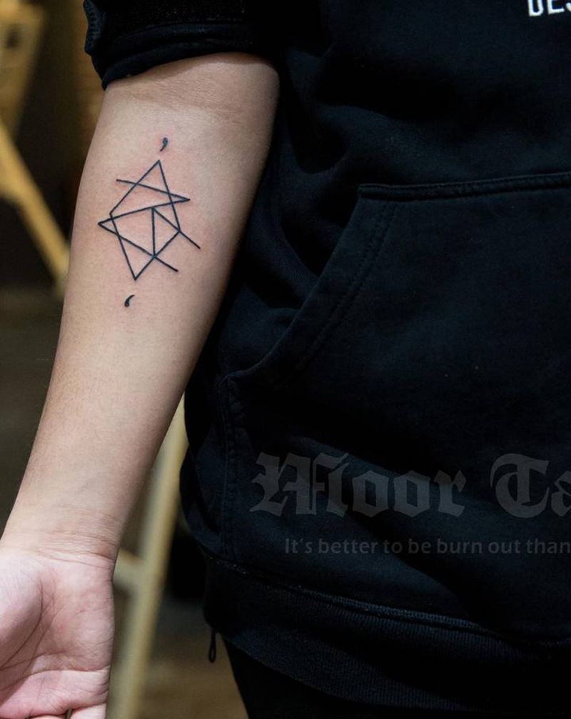 几何纹身图片_手臂几何纹身图案