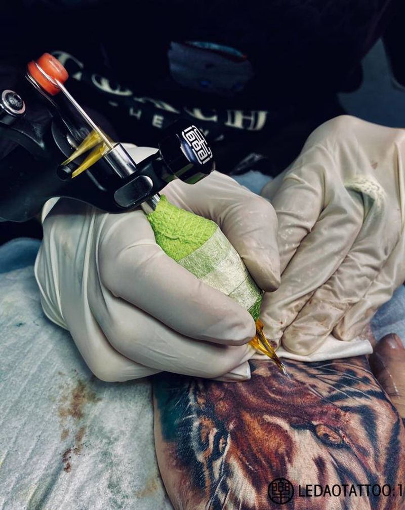 乐道雾霾机纹身图片_欧美写实纹身图案