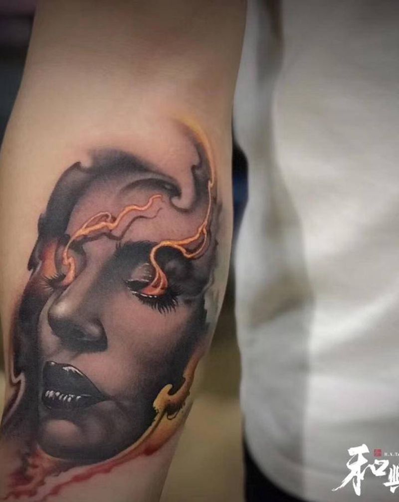 不浮躁【黑灰写实风格】纹身图片_手臂手部欧美写实水彩彩色写实欧美小图人物纹身图案