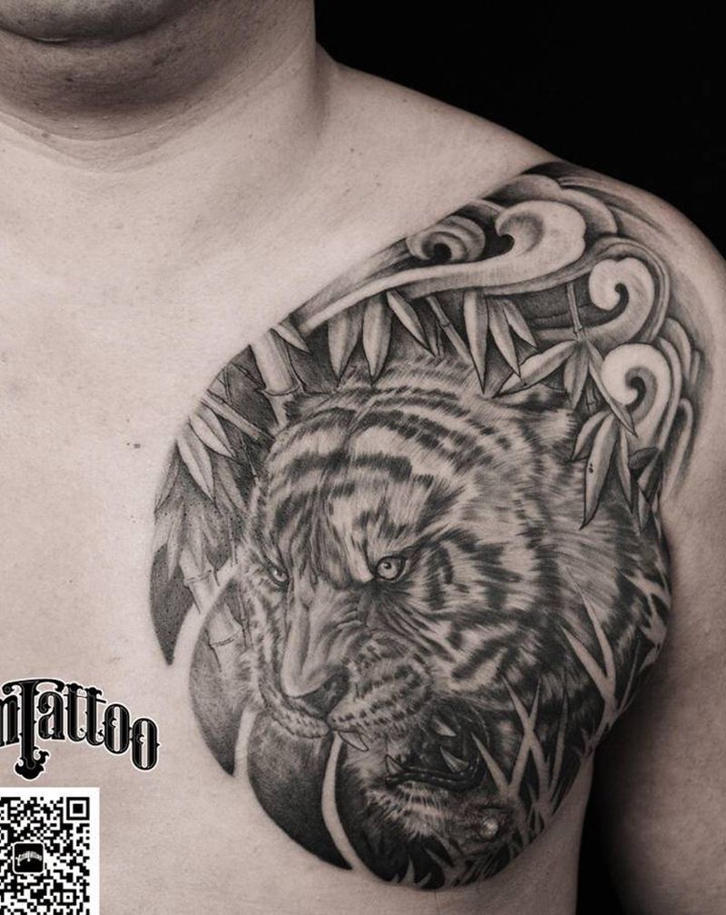 虎纹身图片_胸部欧美写实虎纹身图案