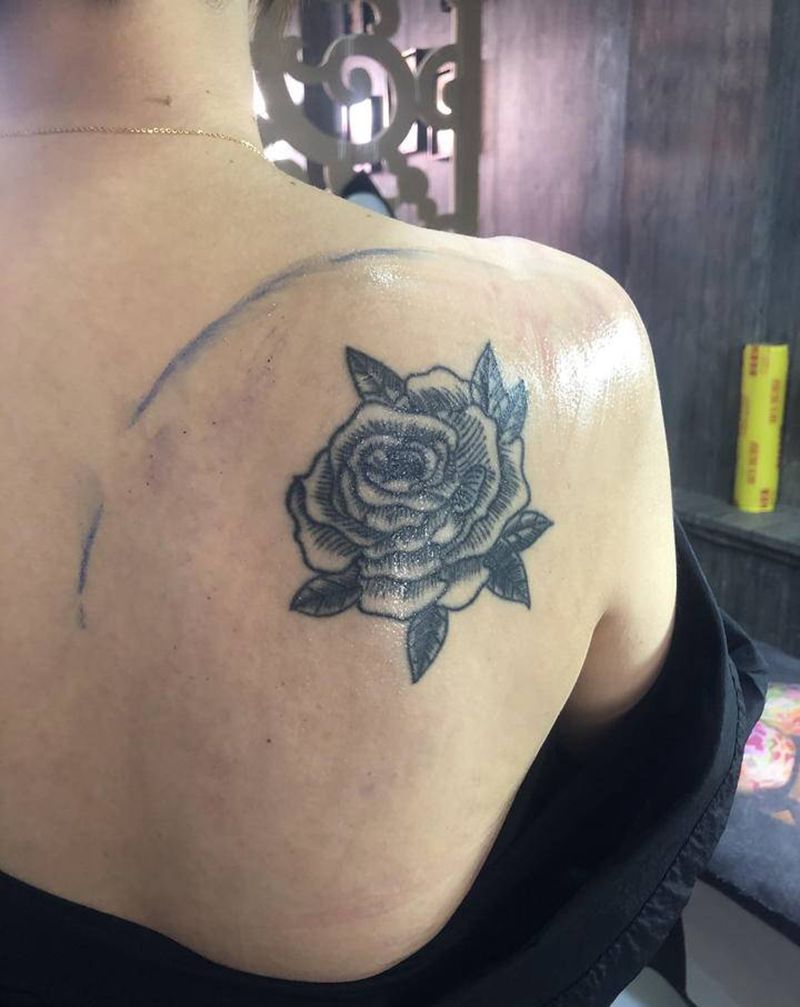 遮盖旧图纹身图片_肩部老传统纹身图案