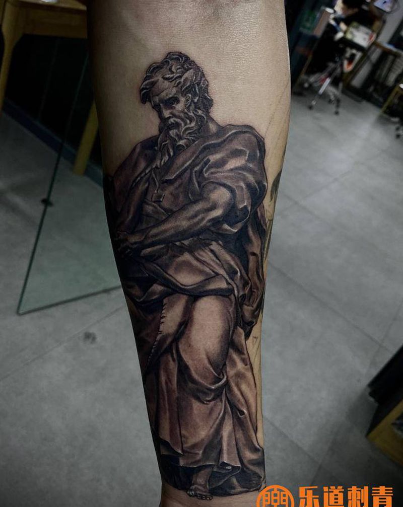 乐道 雕塑纹身图片_手臂手部欧美写实雕塑写实纹身图案