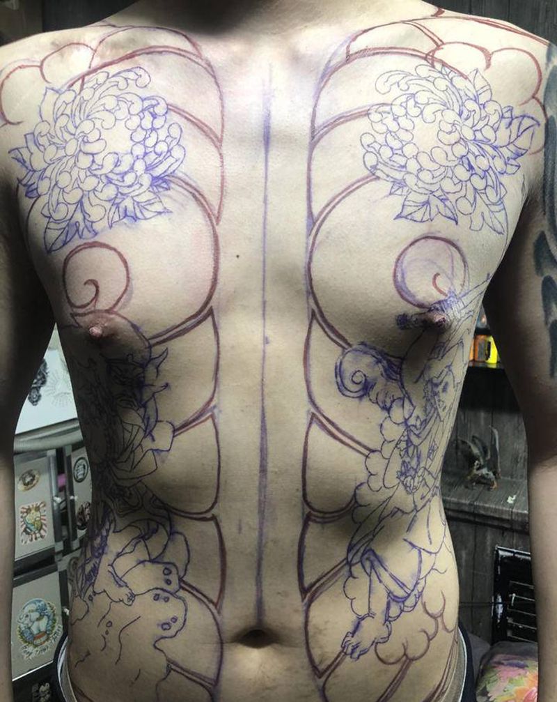 开衫纹身图片_胸部老传统纹身图案