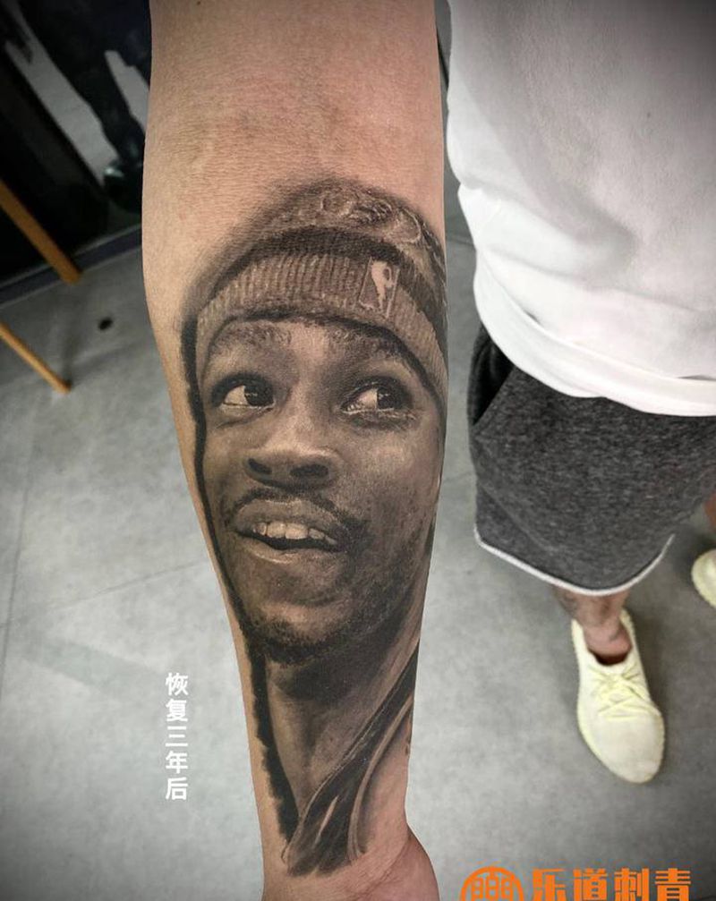 乐道写实艾弗森肖像纹身图片_手部手臂欧美写实艾弗森纹身图案