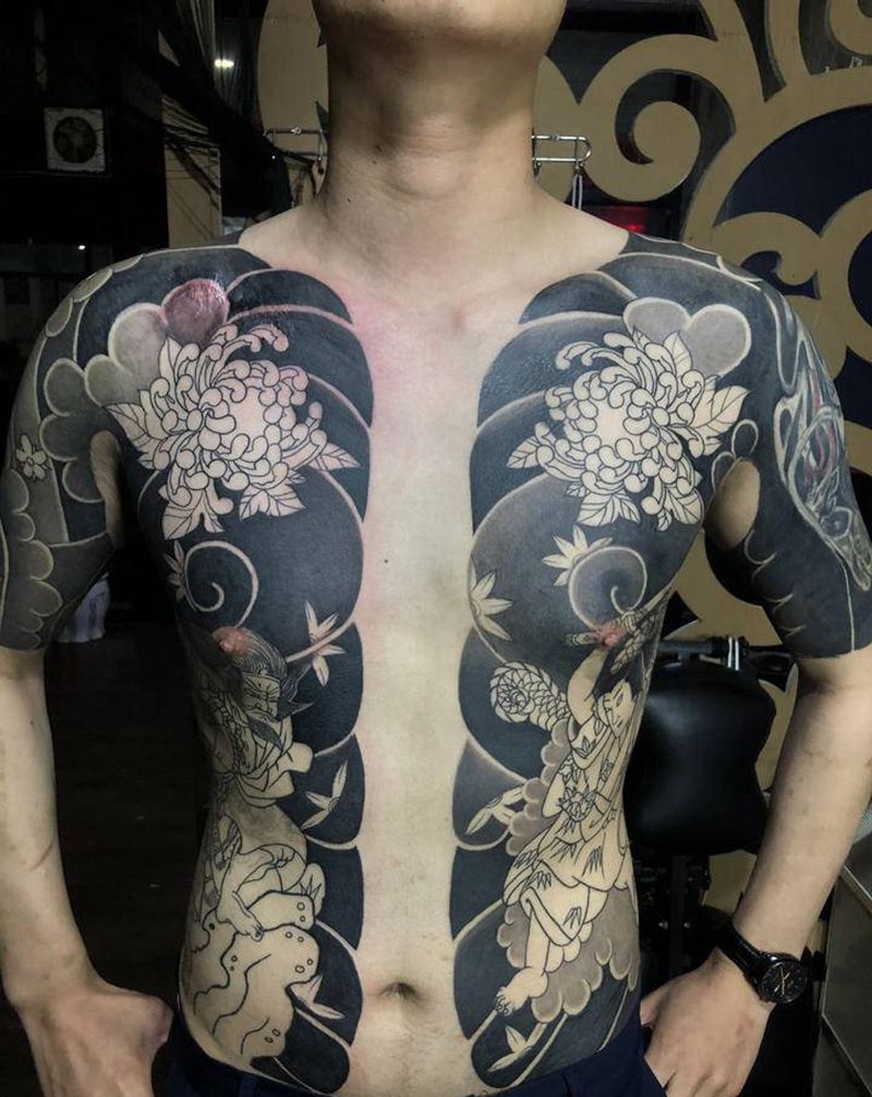 开衫纹身图片_胸部老传统纹身图案