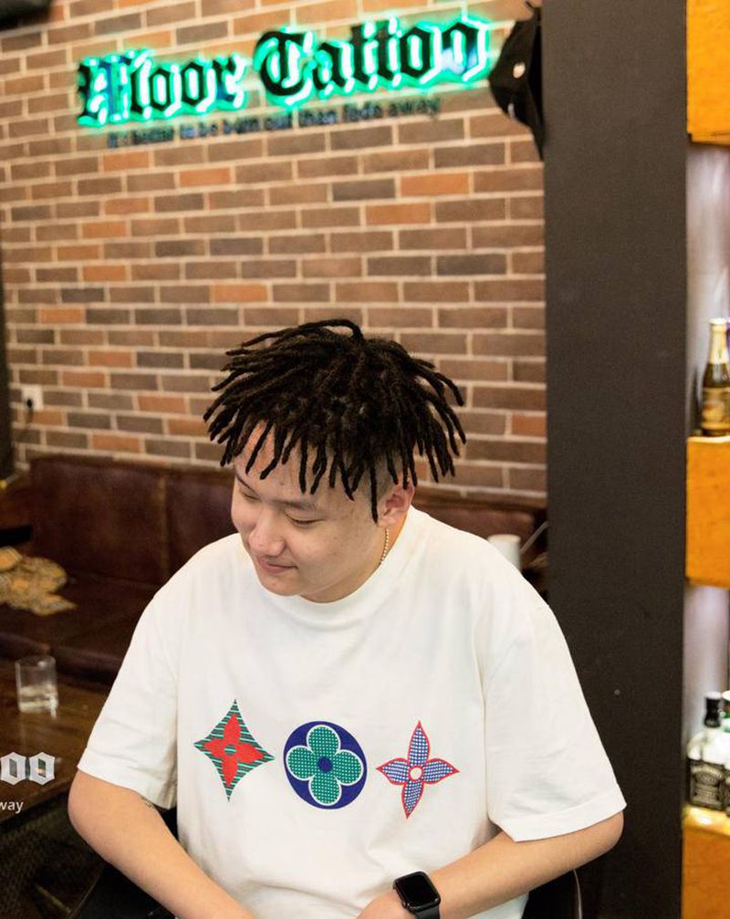 半头超细脏辫纹身图片_颈部纹身图案