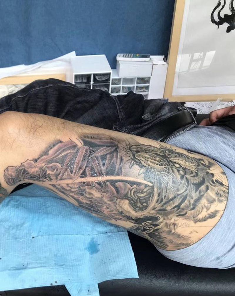 花腿 虎纹身图片_腿部虎纹身图案