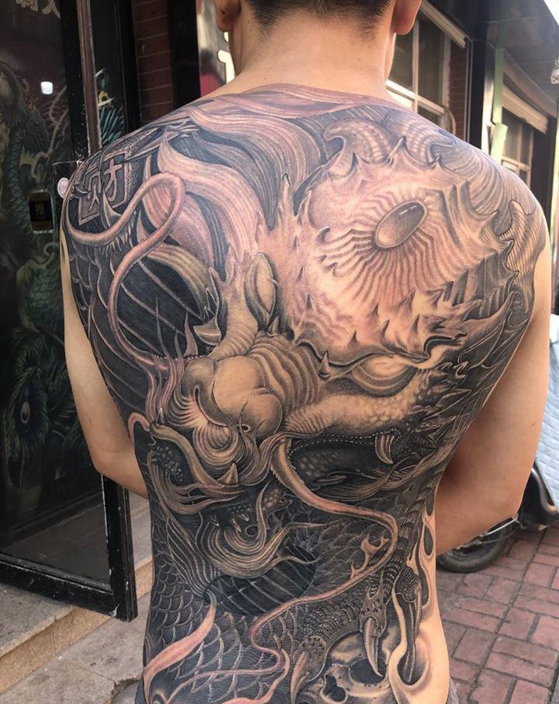 满背纹身图片_背部新传统纹身图案