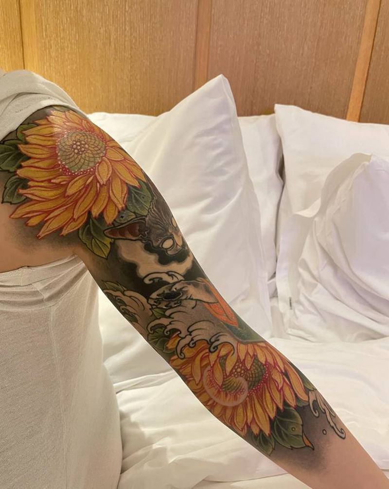 恢复六天后的向日葵纹身图片_手臂新传统纹身图案