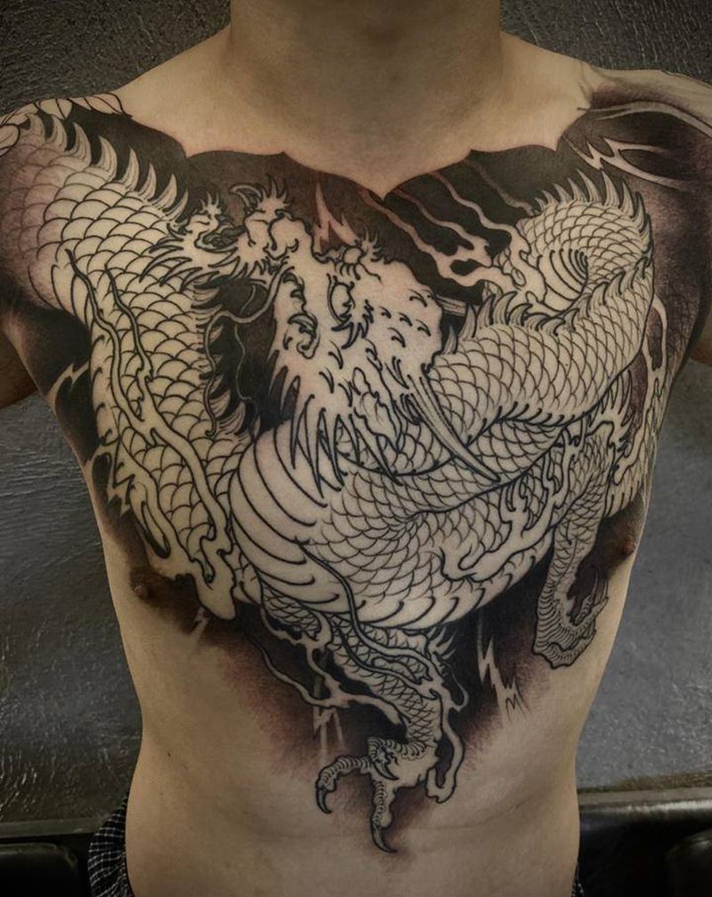 小青龙纹身图片_胸部新传统纹身图案