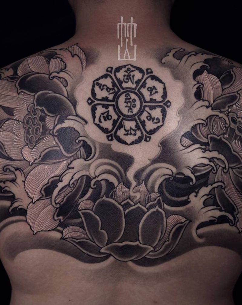 荷花浪花纹身图片_背部新传统纹身图案