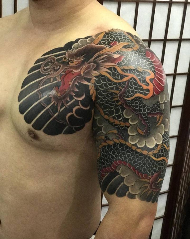 半胛龙纹身图片_老传统纹身图案