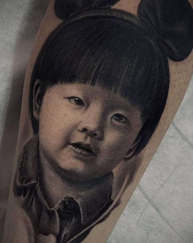 肖像纹身图片_腿部欧美写实纹身图案