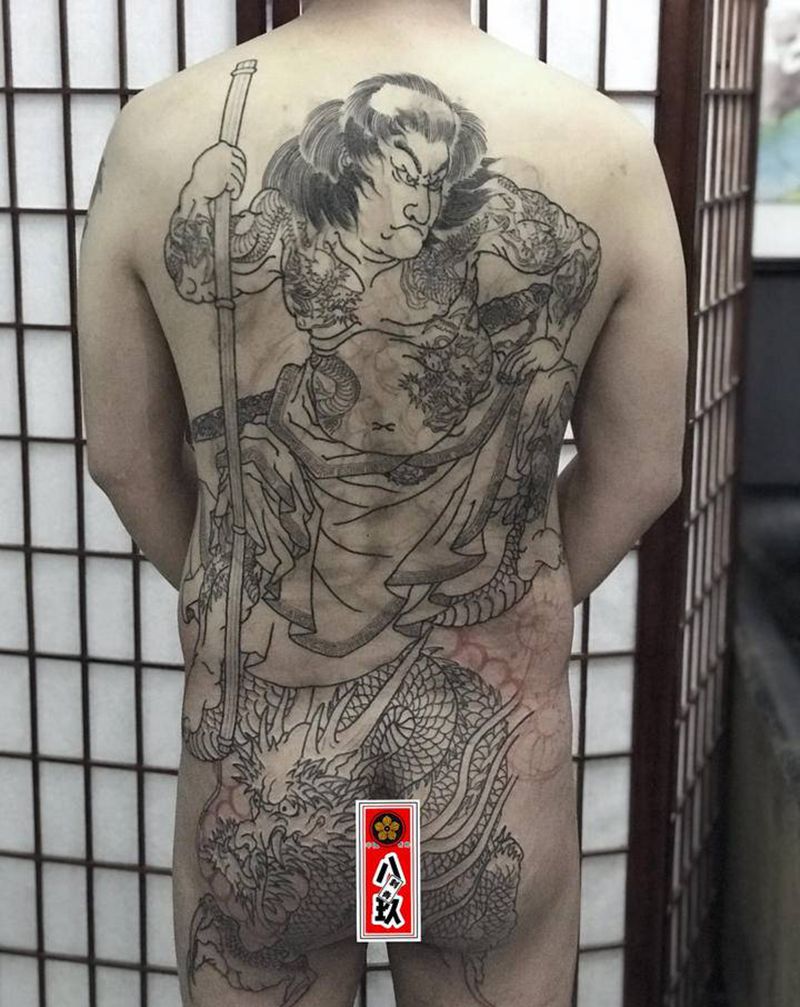 通体的第二部纹身图片_背部老传统纹身图案