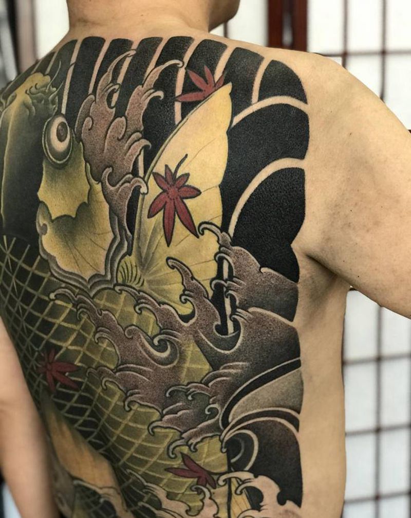 19年做的满背纹身图片_背部老传统纹身图案