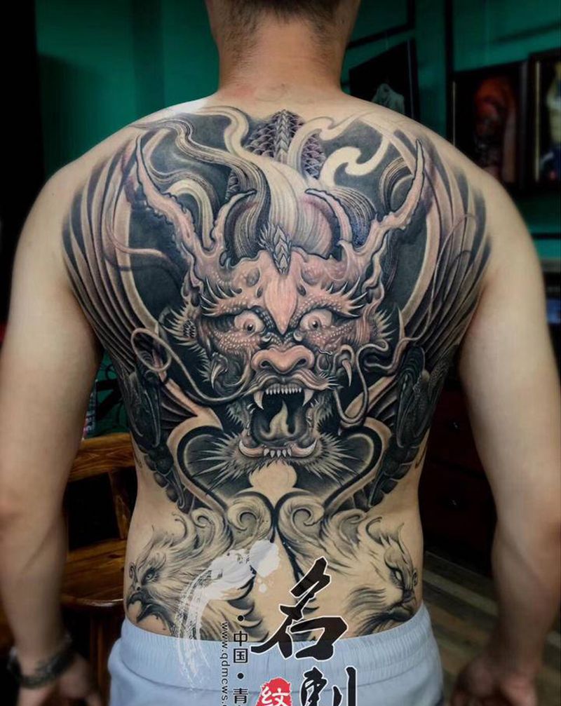 龙凤呈祥纹身图片_背部新传统纹身图案