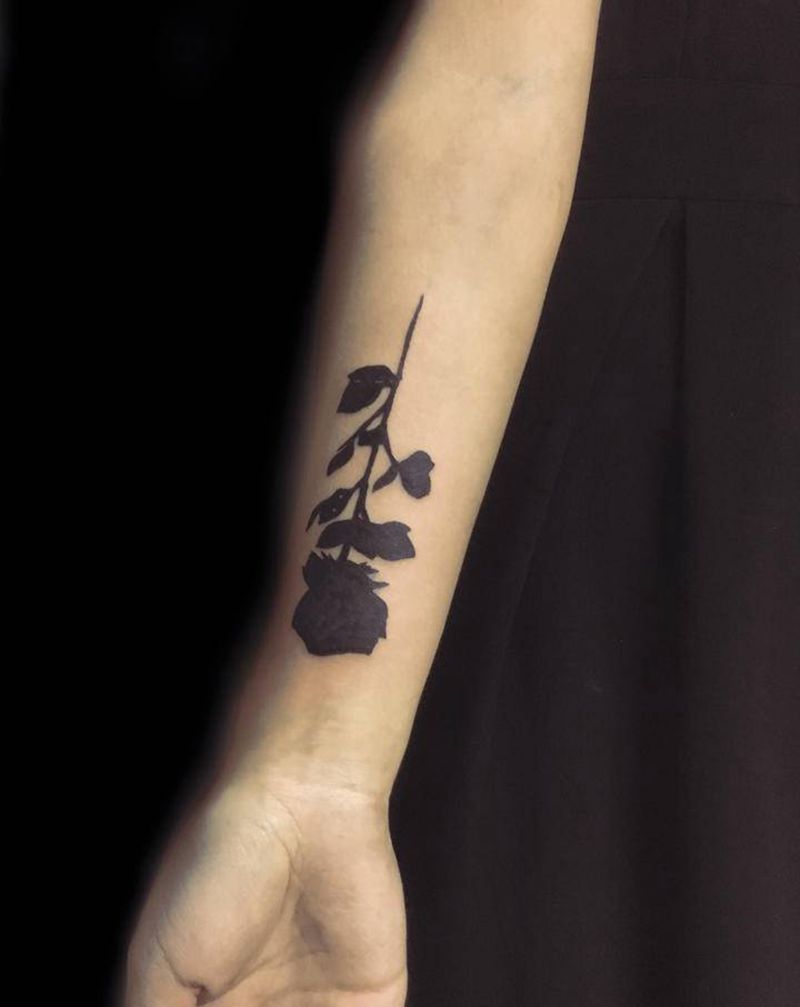 玫瑰纹身图片_水墨纹身图案