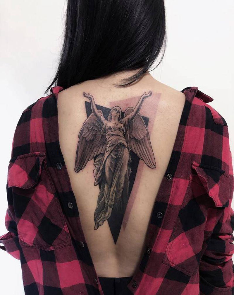 特写纹身图片_背部纹身图案