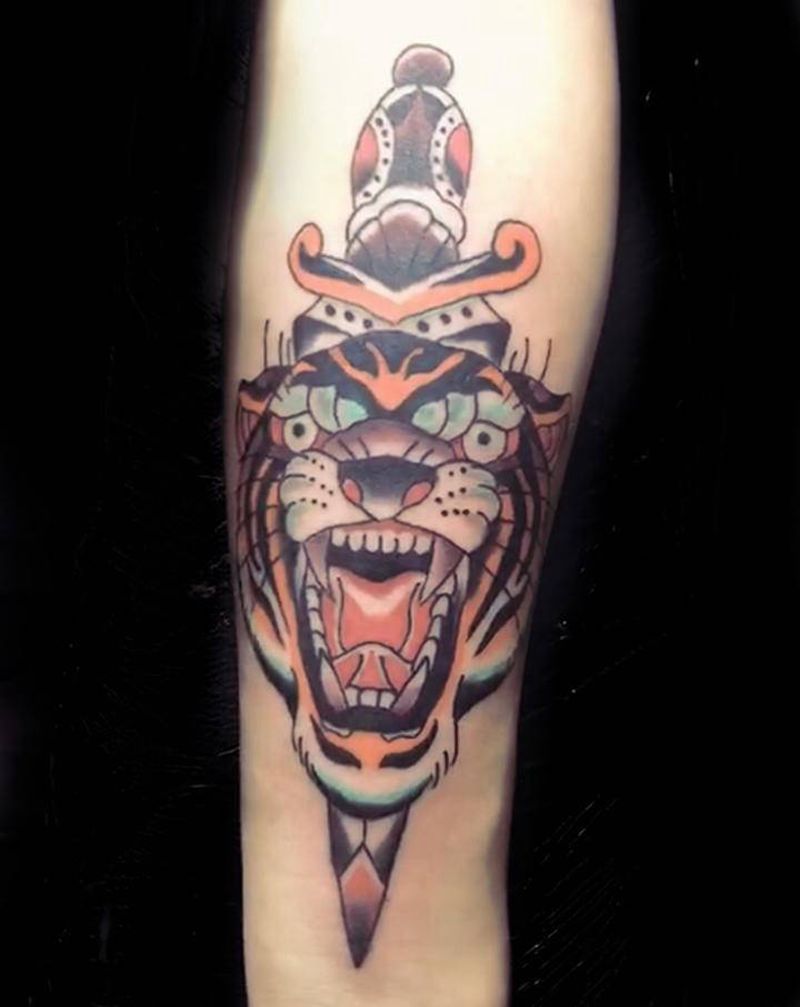 老虎纹身图片_Old School纹身图案