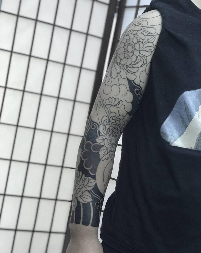 菊花纹身图片_手臂老传统纹身图案