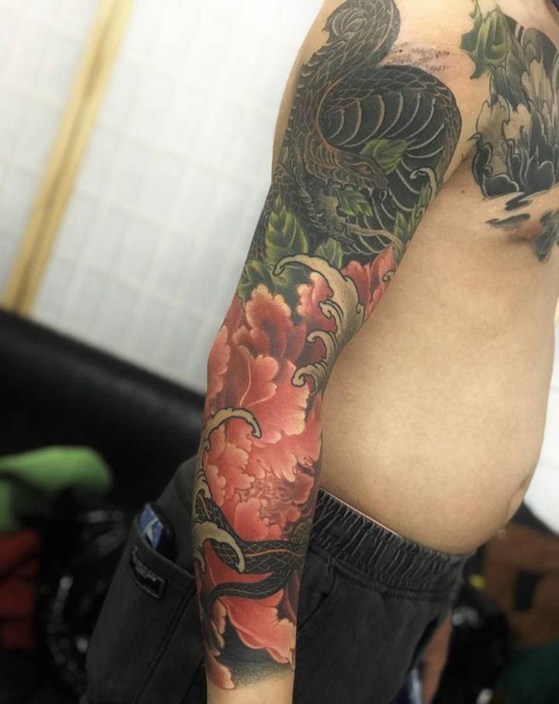 大臂未完纹身图片_新传统纹身图案