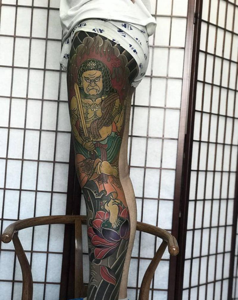 临摹花腿纹身图片_腿部老传统纹身图案