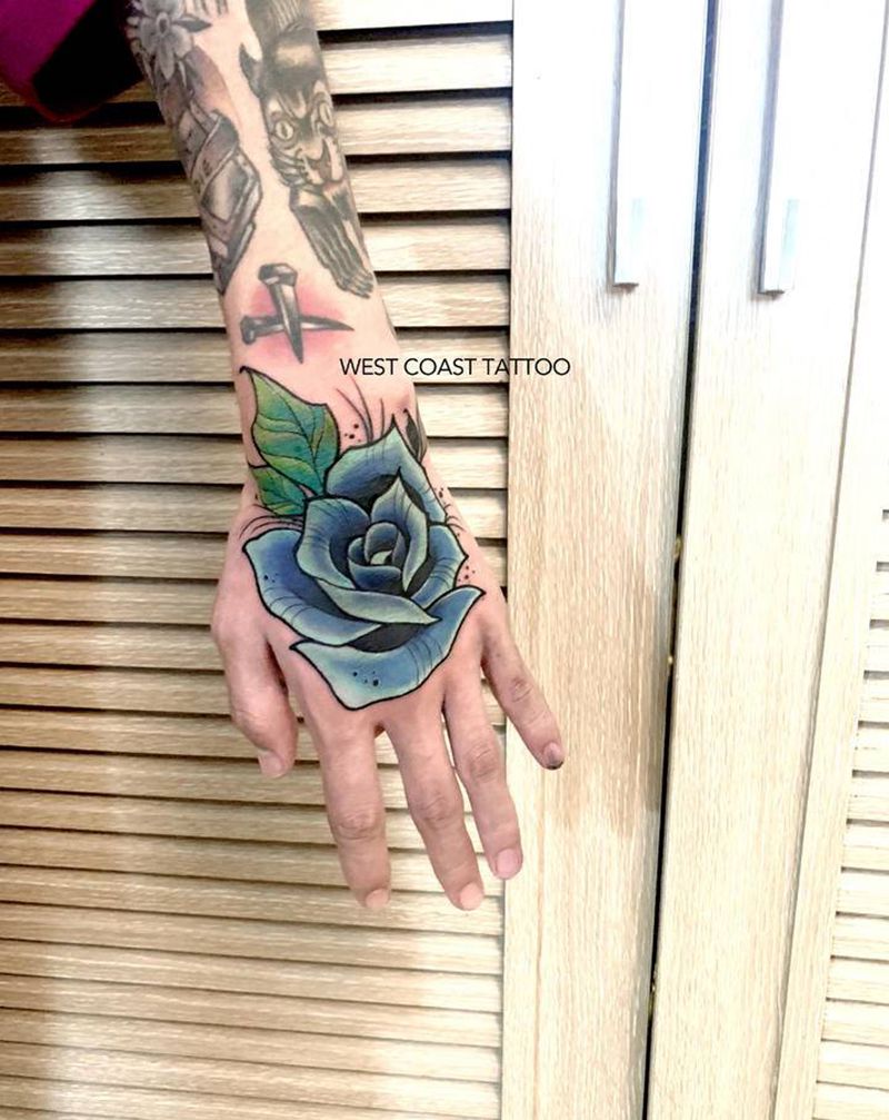 蓝色妖姬纹身图片_手部New School玫瑰纹身图案