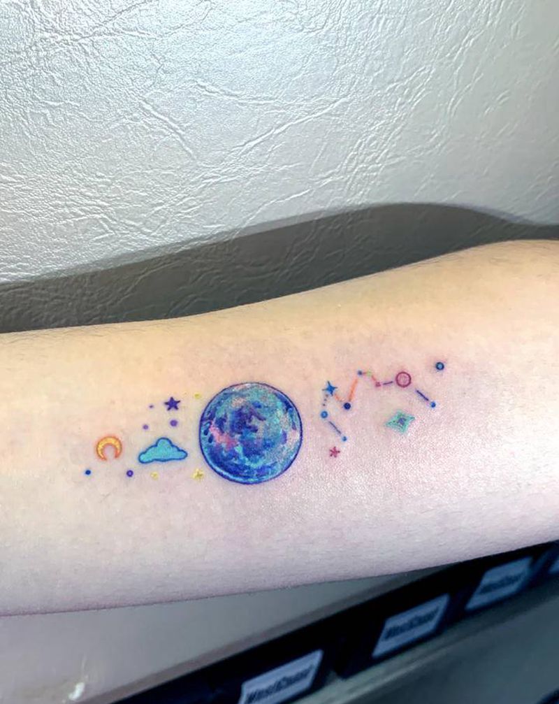 蓝色星球纹身图片_精细小清新星球纹身图案