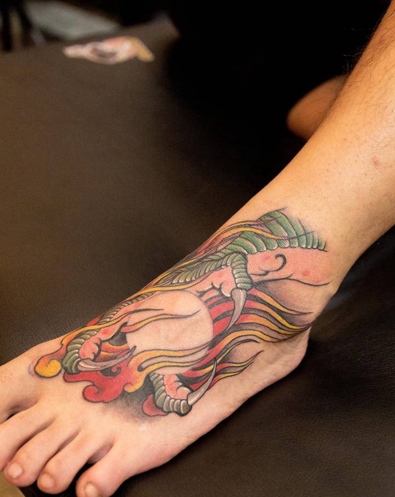 龙爪纹身图片_脚部纹身图案