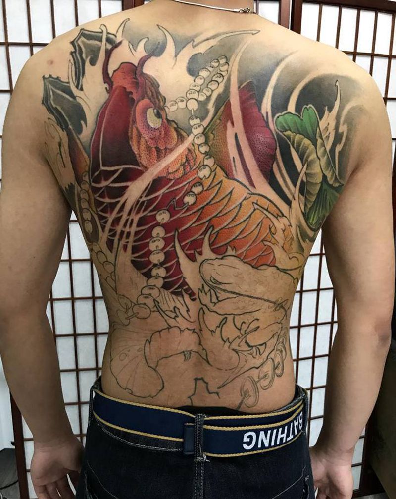 三年前的满背未完纹身图片_新传统纹身图案