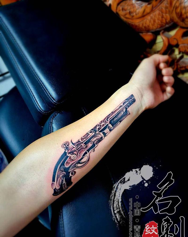 火枪纹身图片_手臂欧美写实纹身图案