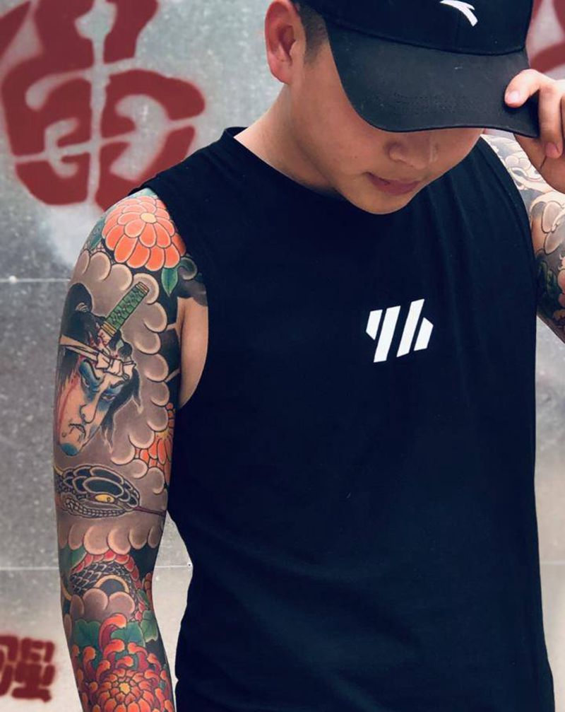 老传统花臂纹身图片_手臂老传统菊花纹身图案