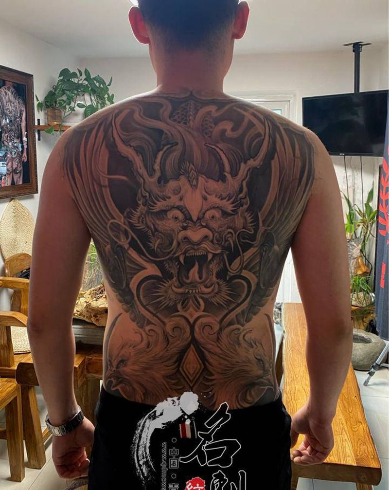 龙纹身图片_背部新传统纹身图案