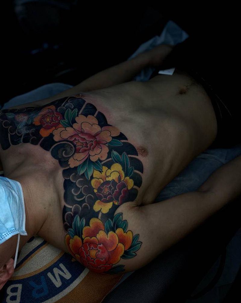 店内作品纹身图片_胸部老传统新传统纹身图案