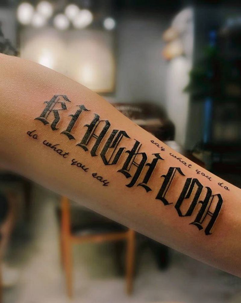 花体字纹身图片_手部花体字纹身图案